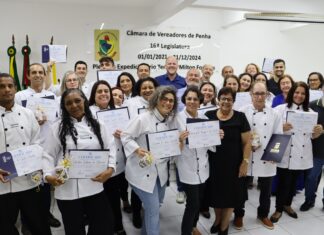 Escola de Arte Culinária Laci dos Santos Leite forma 21 alunos do curso profissionalizante