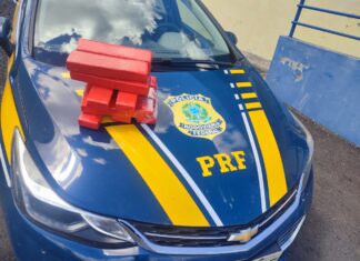 Por causa de ultrapassagem proibida, motorista acaba presa pela PRF com 10 quilos de supermaconha