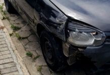 Motorista em surto colide contra outros dois automóveis parados no P.A 24h de Balneário Piçarras