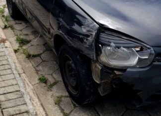Motorista em surto colide contra outros dois automóveis parados no P.A 24h de Balneário Piçarras