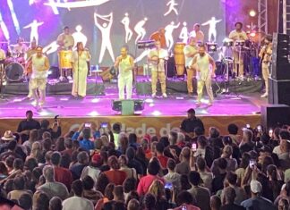 Diogo Nogueira leva três mil pessoas para Arena Sesc Verão Balneário Piçarras