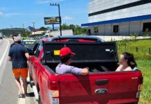 BR-101: Motorista argentino é flagrado transportando passageiros no compartimento de cargas
