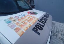 PMSC de Barra Velha prende dupla que roubou loja