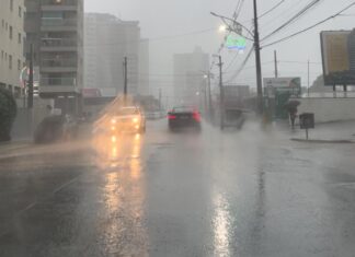SC tem alerta para chuva forte até domingo; Litoral Norte preocupa