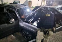 Mulher é presa na BR-101 em Barra Velha com veículo roubado em São Paulo