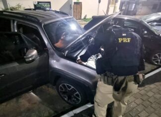 Mulher é presa na BR-101 em Barra Velha com veículo roubado em São Paulo
