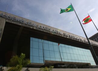 Alesc tem concurso público para cargos com salários de R$ 12.497,71
