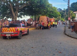 Penha: Guarda-vidas salvam três banhistas que se afogavam