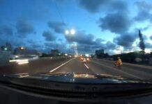 Motociclista com placa levantada tenta fugir mas é abordado pela PRF, em Barra Velha