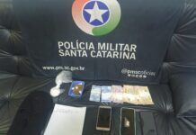 Barra Velha: Líder de facção criminosa é presa por suspeita de homicídio