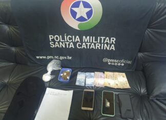 Barra Velha: Líder de facção criminosa é presa por suspeita de homicídio