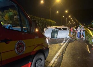 Motorista capota o carro na Transbeto; suspeita é de que dirigia embriagado