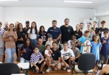Contemplados pelo Bolsa Atleta e Paratleta de Penha assinam termo de beneficiário