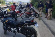 Motocicleta com dispositivo para ocultar placa é flagrada na BR-101 em Itajaí