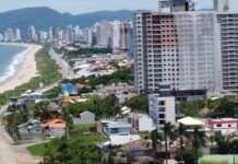 Visitas domiciliares de orientação sobre a ampliação do esgotamento sanitário seguem em Balneário Piçarras