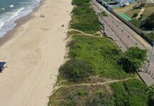 Sargento da reserva salva adolescente que se afogava na praia de Balneário Piçarras