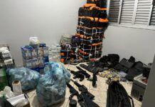 PF apreende cerca de 1.3 Toneladas de cocaína, armas e munições e prende seis pessoas em SC