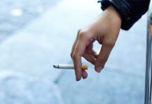 Agora é Lei: Sancionado projeto que proíbe consumo de cigarro em parques infantis de SC