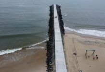 Urbanização: Placas de concreto começam a ser instaladas nos três molhes de pedras