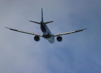 Movimento de passageiros e voos internacionais crescem quase 90% em SC