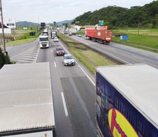 Justiça Federal determina que ANTT apresente solução para congestionamentos na BR-101 e condena órgão a pagar R$ 9 milhões