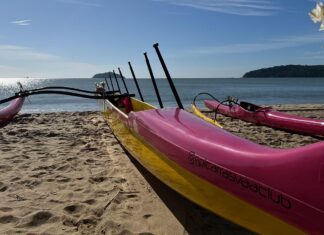 Balneário Piçarras ganha clube de canoagem havaiana