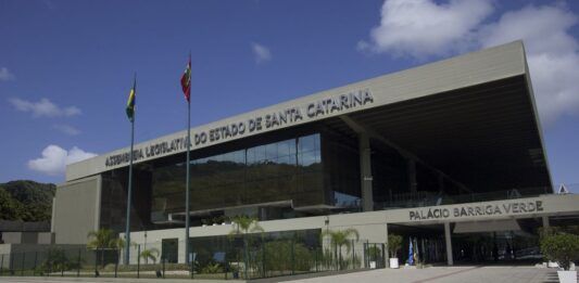 Santa Catarina elege 40 deputados estaduais para a próxima legislatura da Alesc