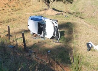 SC-414: Motorista perde o controle da direção e capota o carro em Luiz Alves
