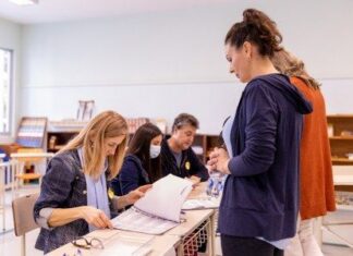 Justiça Eleitoral convida eleitores a trabalharem como mesários voluntários