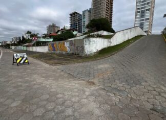 Obras para ampliação de sistema de esgoto exigem alteração no trânsito em Balneário Piçarras