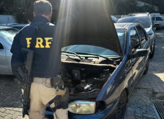 PRF prende três pessoas procuradas pela Justiça na mesma abordagem em Joinville
