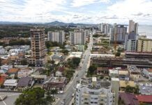 Assistente Social faz visitas domiciliares em área de ampliação do Sistema de Esgotamento Sanitário de Piçarras