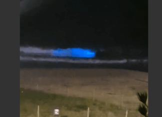 Fenômeno de bioluminescência é registrado na praia de Itajuba, em Barra Velha