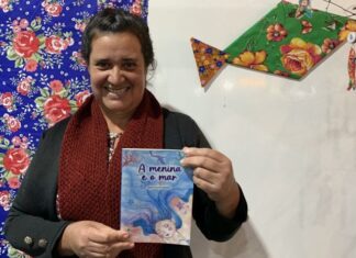 Pescadora de Balneário Barra do Sul lança seu primeiro livro