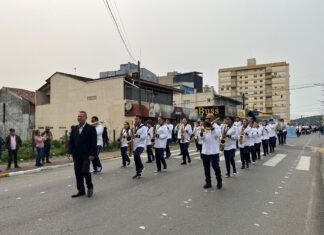Banda Municipal de Balneário Piçarras é convidada para o Desfile da Oktoberfest 2024