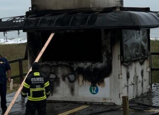 Quiosque da beira mar é queimado em ato de vandalismo