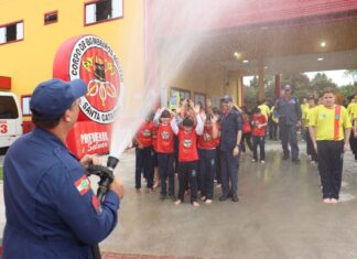 Bombeiro Militar de Balneário Piçarras forma primeira turma do projeto guarda-vidas mirins