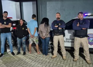 Dupla é presa por tráfico de drogas no bairro Itacolomi