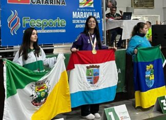 Enxadrista de Penha conquista três medalhas de ouro na Olesc