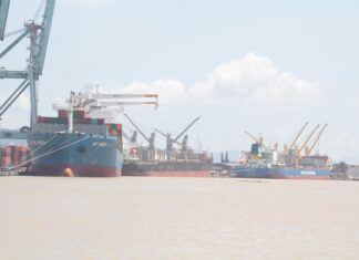 Porto de Itajaí espera movimentar 45 mil contêineres até final de dezembro