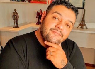Professor de Itajaí lança seu primeiro livro “A Culpa é dos Poemas”