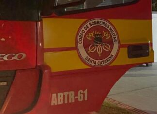 Moradores controlam incêndio em apartamento térreo, no Itacolomi