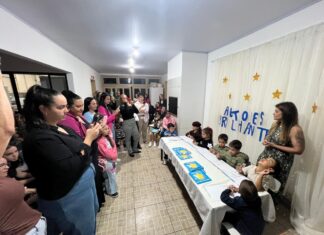 Creche Casa da Amizade tem noite de autógrafos de livros produzidos pelos pequenos alunos