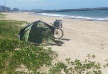 Procurado pela Justiça de Blumenau é preso acampado na praia de Balneário Piçarras