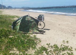 Procurado pela Justiça de Blumenau é preso acampado na praia de Balneário Piçarras