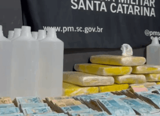 Polícia Militar apreende 10 kg de cocaína e mais de R$ 300 mil em Balneário Piçarras