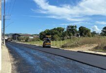 Obras na João de Deus Carvalho chegam na execução de base e capa asfáltica