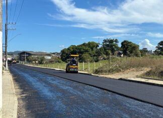 Obras na João de Deus Carvalho chegam na execução de base e capa asfáltica