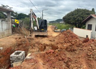 Secretaria avança em obras de pavimentação e drenagem em Balneário Piçarras