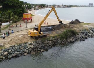 Prefeitura de Barra Velha investe no desassoreamento da barrinha de Itajuba